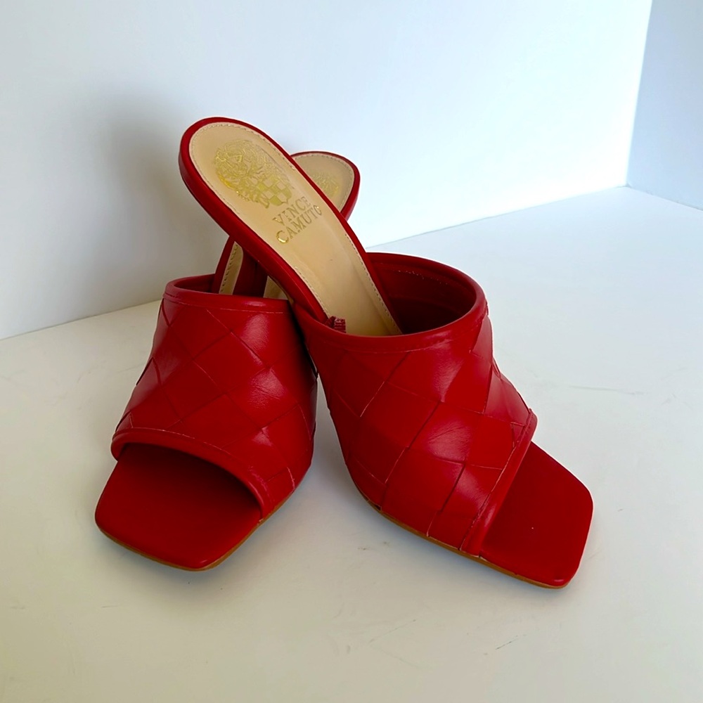Vince Camuto Red Mules with Block Heel and Open Back - Picture 5 of 6